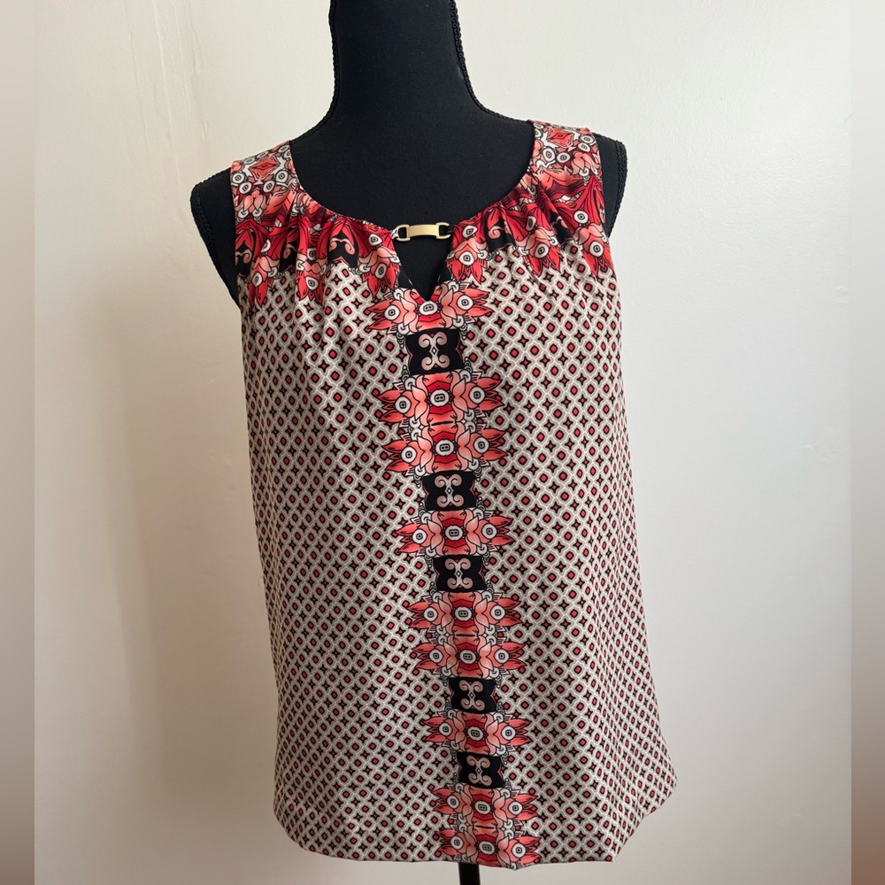 Sz M Dana Buchman sleeveless tunic w/ keyhole gold embellishment. NWOT